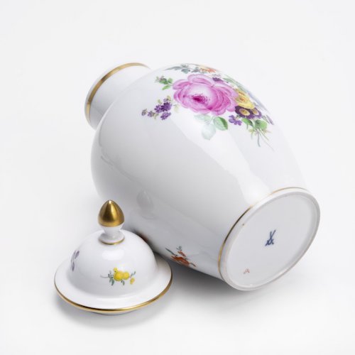 Ваза декорированная изображением цветов, фарфор, роспись, золочение, Meissen porcelain manufactory (Мейсен), Германия, 1947-1973 гг. 