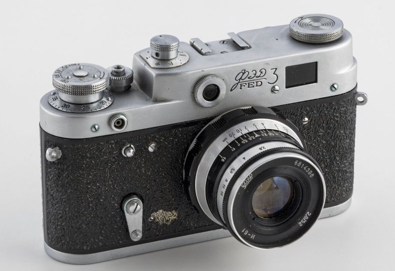 Фотоаппарат «ФЭД-3» с объективом «Индустар-61 Л/Д» в оригинальном кофре, металл, стекло, кожа, Харьковский машиностроительный завод им. Дзержинского, СССР, 1961-1979 гг.