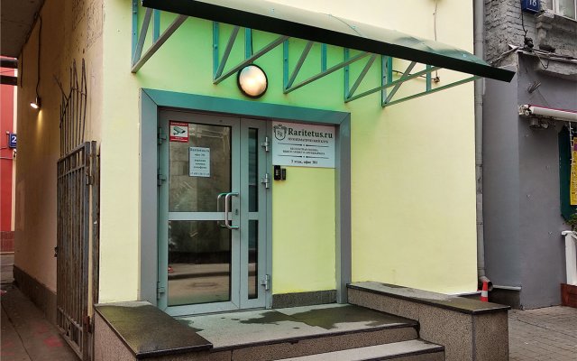 Мы находимся в центре Москвы в охраняемом здании. Офис, коридоры и подъезд находятся под видеонаблюдением.