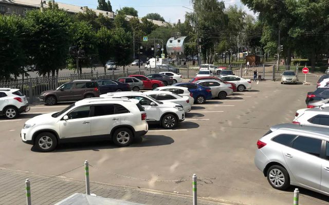 парковка у офиса скупки фотоаппарата в Воронеже