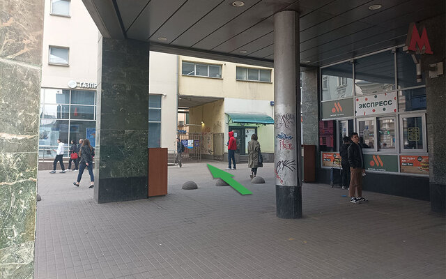 Офис по выкупу царских золотых монет расположен рядом с метро Менделеевская в центре Москвы.