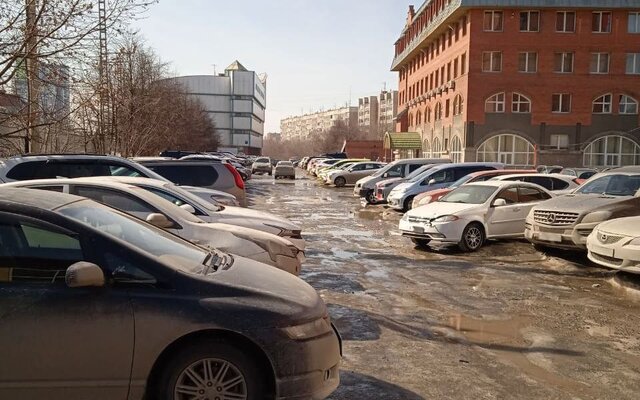 Скупка царских золотых монет в Новосибирске, парковка рядом с офисом