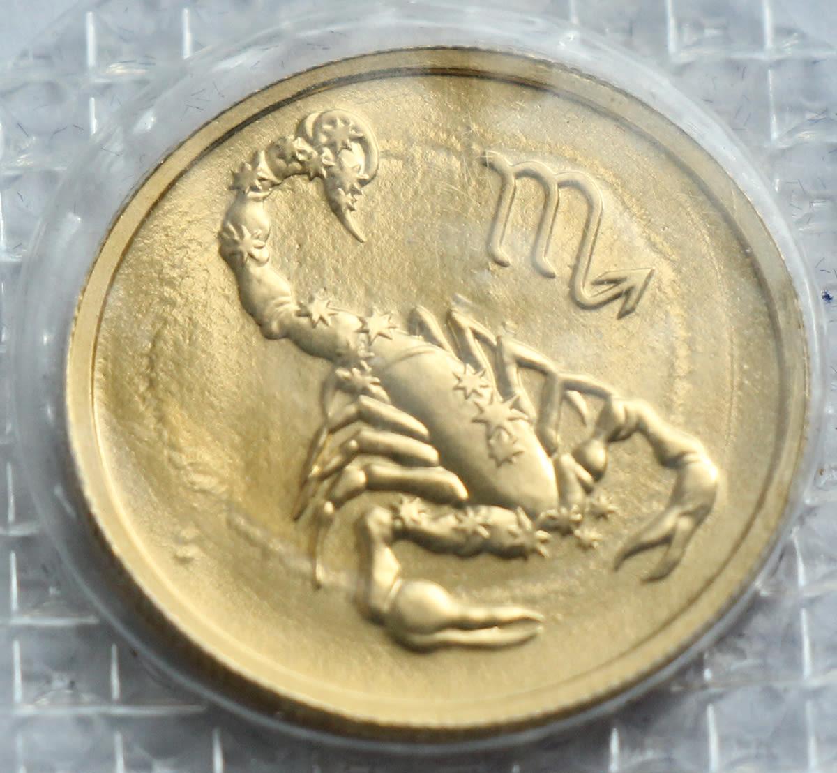 Золотые монеты 50 лет. Монета 50 рублей 2003 года. Золотая монета Скорпион 50 рублей. Золотая монета Скорпион. Монета из золота, Скорпион.